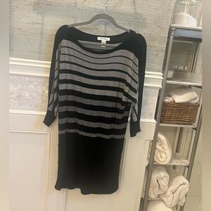 Medium White House black market WHBM striped ribbed tunic sweater long